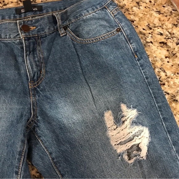 👖FOREVER 21 Distressed Denim Jeans - Picture 3 of 10